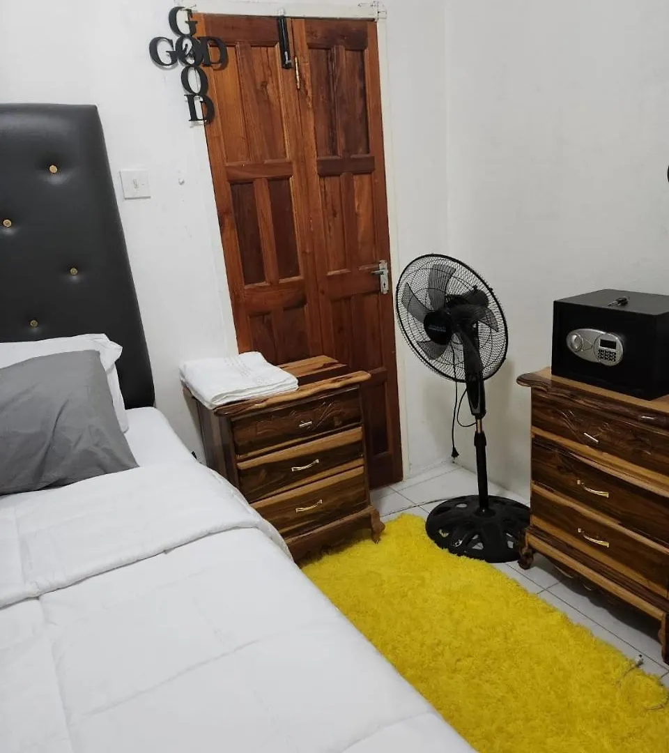 Apartamento Chic Vybz Deluxe Kingston 0*,